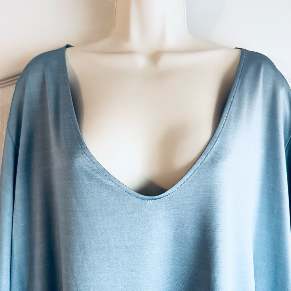 Vince Silky V Neck Top - Picture 4 of 8